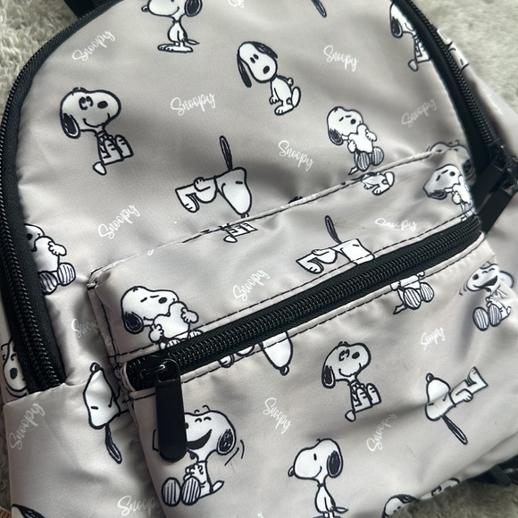 Snoopy Mini Backpack - Gray and Black - Picture 2 of 3